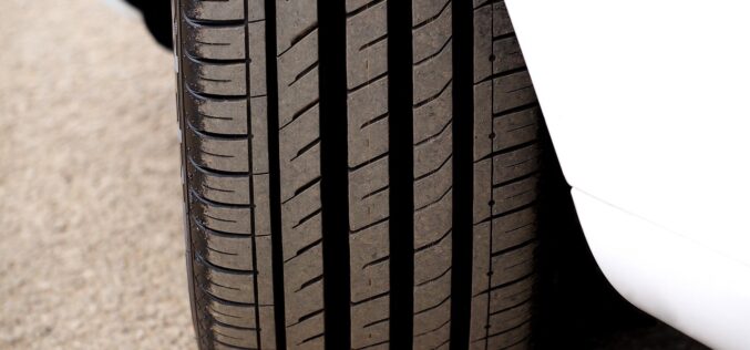 Bezpieczna jazda zaczyna się od&nbsp;detali – dlaczego stan opon ma&nbsp;znaczenie?