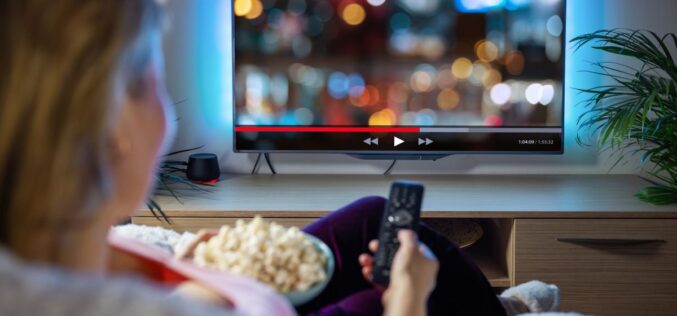 Telewizja Max&nbsp;od&nbsp;Play – sprawdź, jakie kanały i&nbsp;serwisy streamingowe otrzymasz w&nbsp;pakiecie