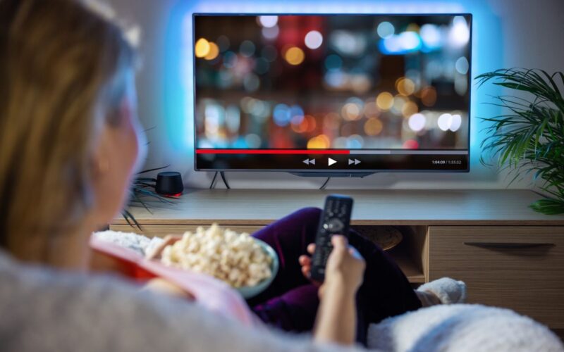 Telewizja Max&nbsp;od&nbsp;Play – sprawdź, jakie kanały i&nbsp;serwisy streamingowe otrzymasz w&nbsp;pakiecie