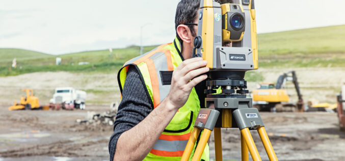 Używany sprzęt geodezyjny – kiedy warto kupić, a&nbsp;kiedy postawić na&nbsp;nowy?