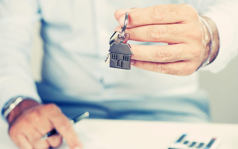 Gotówka bez&nbsp;wychodzenia z&nbsp;domu – jak działają nowoczesne pożyczki online i&nbsp;czy&nbsp;to&nbsp;bezpieczne rozwiązanie?