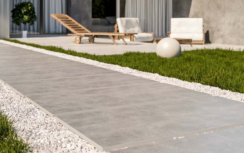 Co&nbsp;jest bardziej praktyczne: jasne czy&nbsp;ciemne płytki na&nbsp;taras?