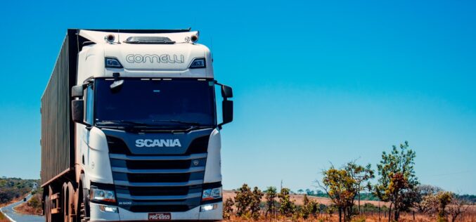 Wybór firmy transportowej dla swojego biznesu –  na&nbsp;co&nbsp;zwrócić uwagę?