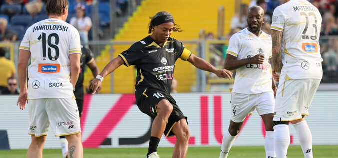 Ronaldinho próbował sztuczek technicznych z&nbsp;gracją pijanego wuja na&nbsp;weselu