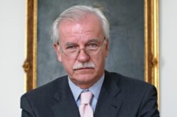 Andrzej Olechowski – obsesja polskiej prawicy