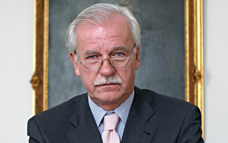 Andrzej Olechowski – obsesja polskiej prawicy