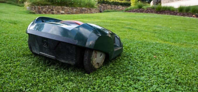 Czy&nbsp;robot koszący poradzi sobie na&nbsp;nierównej działce?