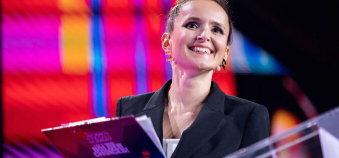 Dziewczyny przy decyzyjnych stołach
