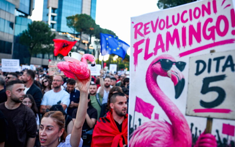 Kogo przegna rewolucja flamingów