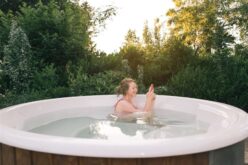 Temperatura wody w&nbsp;jacuzzi – jaka jest idealna do&nbsp;relaksu?