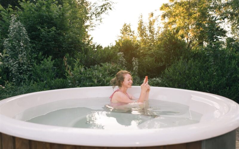 Temperatura wody w&nbsp;jacuzzi – jaka jest idealna do&nbsp;relaksu?