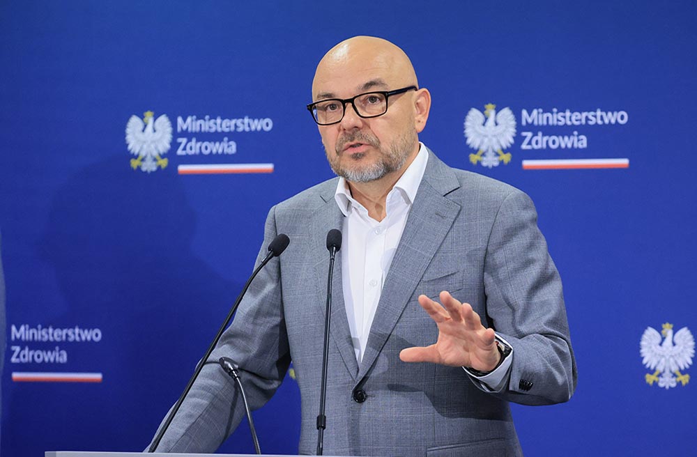 O prezesie NFZ, który się wszystkim ministrom kłania. I trwa